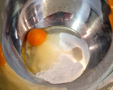 Foto del paso 2 de la receta: Magdalenas de yogurt con trocitos de chocolate