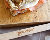 Foto del paso 2 de la receta: Bocadillo de focaccia con salmón y huevo -brunch-