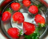 સ્ટ્રોબેરી ચીઝ પીઝા (Strawberry Cheese Pizza Recipe In Gujarati) રેસીપી સ્ટેપ1ફોટો