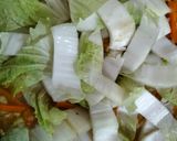 Foto langkah ke 2 dari resep Tumis Timun Wortel Sawi Mommylicious.