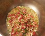 Foto del paso 4 de la receta: Salsa de tomate casera picante, con aceitunas y jengibre rosa.