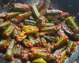 A picture of step 4 of Bhindi masala (sabzi).