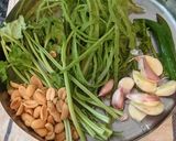 A picture of step 1 of Ridge gourd/luffa/shirali Thecha.
