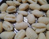 Foto del paso 1 de la receta: Ñoquis con curry tipo chizitos