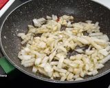 Foto del paso 2 de la receta Tortilla de setas al ajillo con chispa