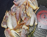 Foto del paso 3 de la receta: Chuletas de cordero marinadas en ajo y limón
