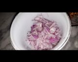 A picture of step 2 of Alu or palak ky pakory.
