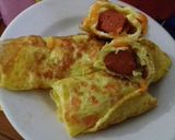 Foto langkah ke 7 dari resep Dadar telor isi sosis.