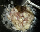 Foto langkah ke 2 dari resep Tumis Sawi Sosis.