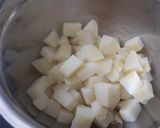 Foto del paso 1 de la receta: Ensalada de huevo, patata y pimiento