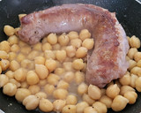 Foto del paso 1 de la receta: Butifarra asada con garbanzos salteados