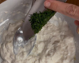 Foto del paso 2 de la receta: Canapés de salmón con crema de burrata y cítricos