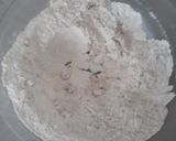 Foto langkah ke 2 dari resep Banana Muffin No Mixer.