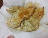 Foto del paso 3 de la receta: Pechuga adobada en mojo verde y a la plancha con puré de papas