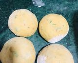 A picture of step 3 of Besan ki Roti.