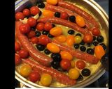 Une image de l'étape 1 de Merguez aux tomates cerises multicolores et olives noires.