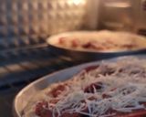 Foto langkah ke 6 dari resep Margharita Pizza with Pepperoni.