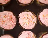 Foto langkah ke 5 dari resep Coconut Chocolate Cupcake.