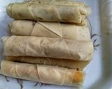 A picture of step 7 of Chicken veg macroni roll.