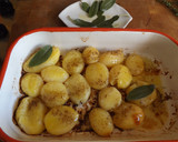 Foto del paso 2 de la receta: Patatas asadas con salvia fresca
