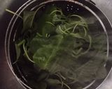 Foto langkah ke 1 dari resep Sayur bening bayam temu kunci.