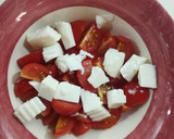 Foto del paso 1 de la receta: Ensalada de tomates cherry y queso fresco