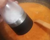 Foto del paso 8 de la receta: Pizza de pepperoni con salsa de tomate