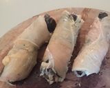Hình bước làm 4 của món Gà cuộn rong biển