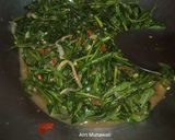 Foto langkah ke 3 dari resep Tumis Kangkung Pedas.