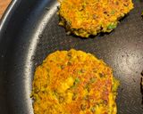 Une image de l'étape 8 de Galettes de lentilles, pois chiches et carotte aux épices.