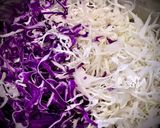 Hình bước làm 2 của món Salad Bắp Cải Tím Sốt Mayonaise