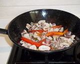 Foto del paso 5 de la receta: Fideos finos con judías blancas, calamares y almejas