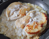 Foto del paso 6 de la receta: Pechuga de pollo en salsa de queso🧀🍗🧅