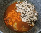 Pirított nyúlcombok 🍗 gombás-tejfölös mártásban 🍄 recept fázis 5 fotója