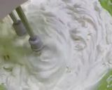 Foto del passaggio 13 della ricetta Torta mousse con cioccolato, panna e fragole