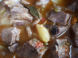 Caldereta de costillas con patatas