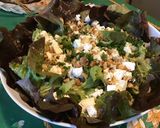 Une image de l'étape 8 de Salade feuille de chêne aux noix, feta et persil frais (avec sauce fruitée).