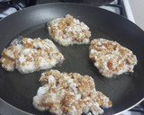 Foto del paso 5 de la receta: Tortitas de chicharrón en salsa