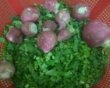 A picture of step 1 of Patoun waali Shaljum (Turnip with leaves).