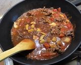 Une image de l'étape 7 de Ramens au bœuf, champignons, tomates, prune et coriandre.