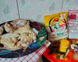 Foto langkah ke 1 dari resep Ayam Goreng Kremes.