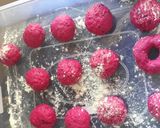 Foto langkah ke 2 dari resep Donat buah naga merah (takaran sendok).
