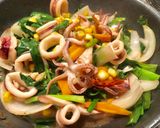 Hình bước làm 2 của món Mực xào rau củ