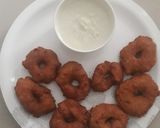 A picture of step 2 of Urad dal mendu vada.