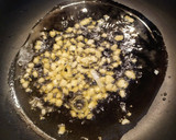 Foto del paso 2 de la receta: Lasaña de puerros, setas shiitake, ajo negro, carne