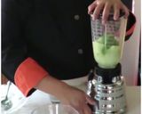 Foto del paso 1 de la receta: Salsa verde con aguacate