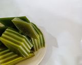 A picture of step 6 of Pandan and Mung Bean Steamed Layer Cake (Bánh da lợn).