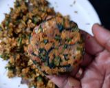 A picture of step 5 of Oats tikki with leafy vegetables.
