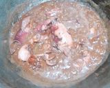 Foto langkah ke 3 dari resep Tumis cumi pedas.