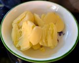 Hình bước làm 2 của món Chả cá chiên nước mắm